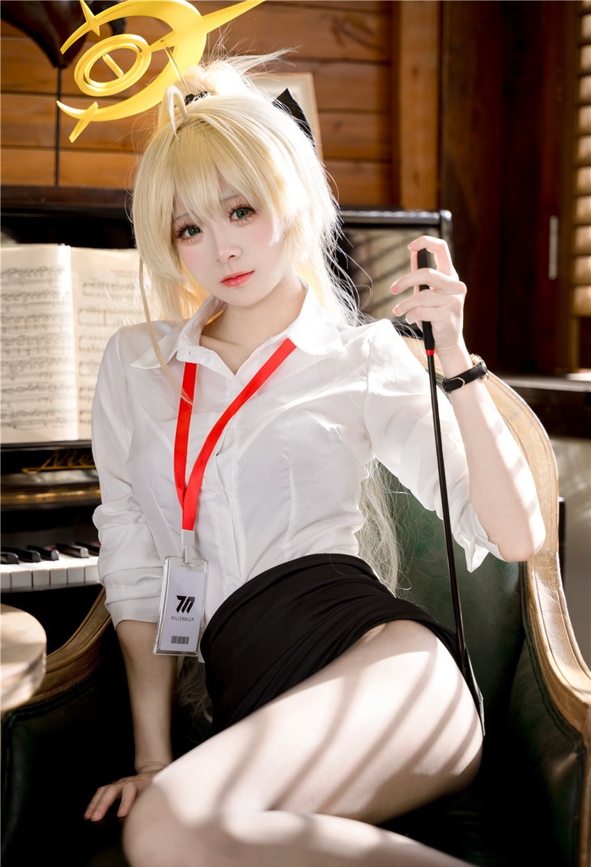 九柒喵 笑面教授ol制服 [53P-679MB] 第3张