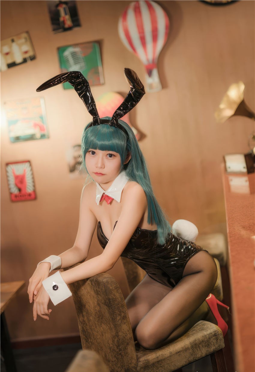 香草喵露露 七龙珠 布玛 兔女郎 [30P-222M] 第2张
