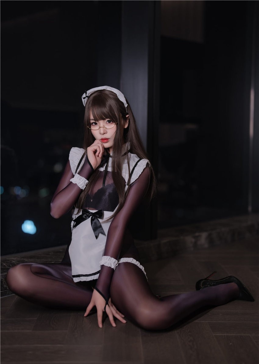 轩萧学姐 连体丝女仆[90P1V-677M] 第1张