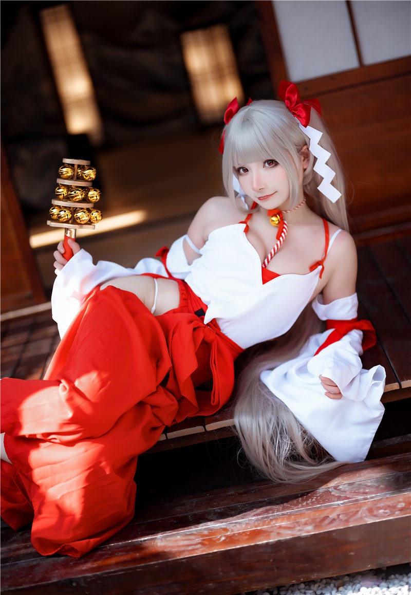是三不是世w 碧蓝航线 可畏巫女[21P-566M] 第1张